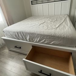 King Bed frame MATTRESS NOT INCLUDED