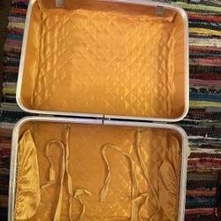 Rare Oshkosh Suitcase since 1895 USED But Good Condition Beautiful Interior