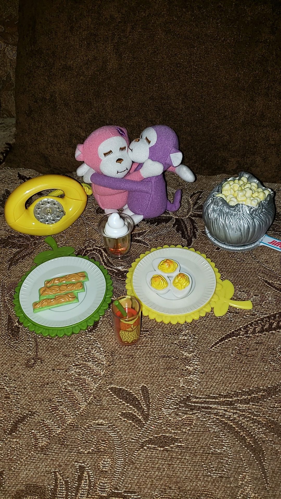 American girl doll/ Julie's snack set ( discontinued item)