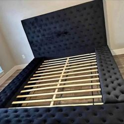 (New in Box) Dream Platform Tufted Velvet Storage Bed Frame Queen & King Size