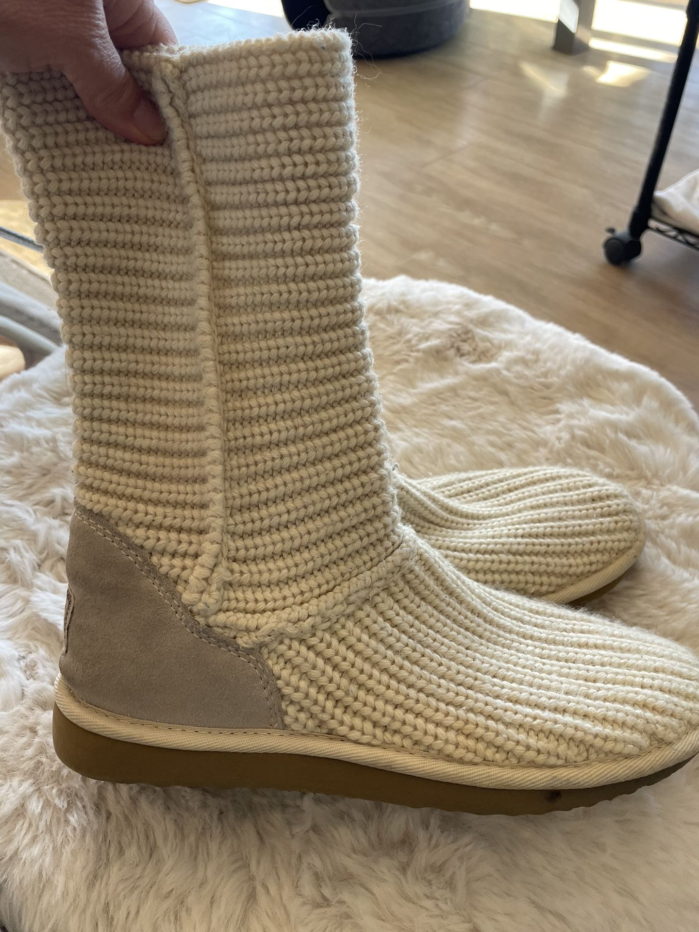 Ugg Boots- Ladies Size 9, Off White Knitted Cozy Boots