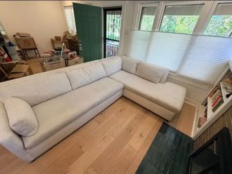 West Elm Marin Right Bumper Chaise
Sectional - Alabaster Performance Fabric...
$700