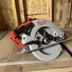 Milwaukee M18 18V Lithium-lon Brushless Cordless 7-1/4 in. Circular Saw (Tool-Only)
