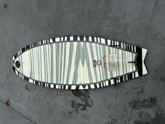 Hyperlite wakeboard by Broadcast 5’4”