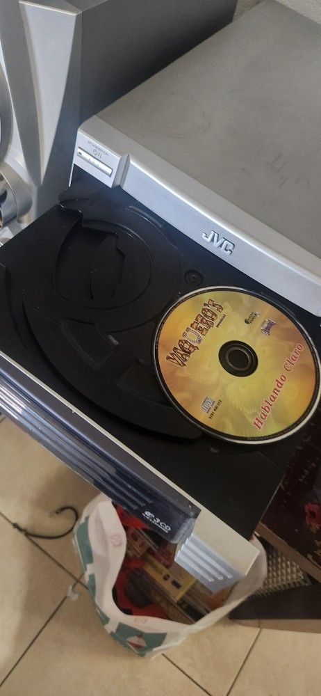 Jvc Radio And 3cd Play And Exchange