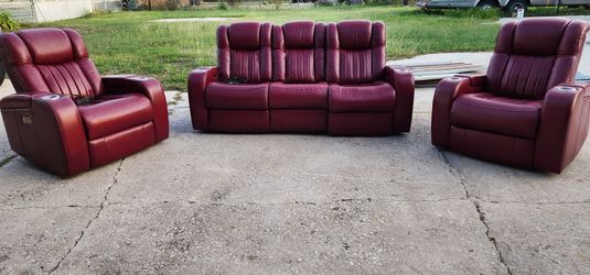 Pretty Electric Recliner Set In Great Condition And Very Clean $1100