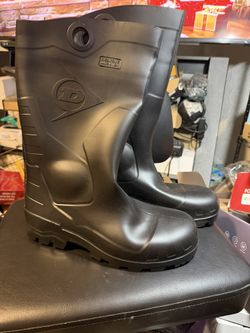 New Dunlop Boots 12 Men 