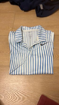 women’s sleeveless nike golf shirt SIZE MEDIUM