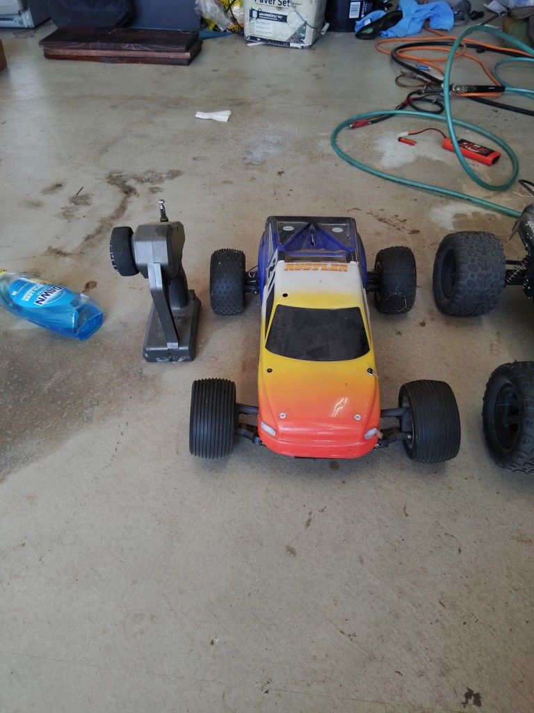 ARRMA GRANITE AND OLD TRAXXAS RUSTLER