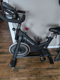 Excersizing bike in black.
