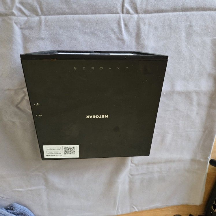 Netgear AC1600 Wi-Fi Cable Modem Router
Model: C6250 - Includes a 10 ft Ethernet Cable FREE!