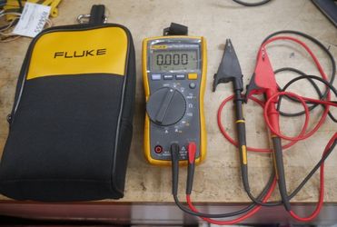 Fluke 115 True RMS Digital Multimeter - FULLY TESTED - EXCELLENT CONDITION. USED. TESTED. IN A GOOD WORKING ORDER. F(contact info removed)5.