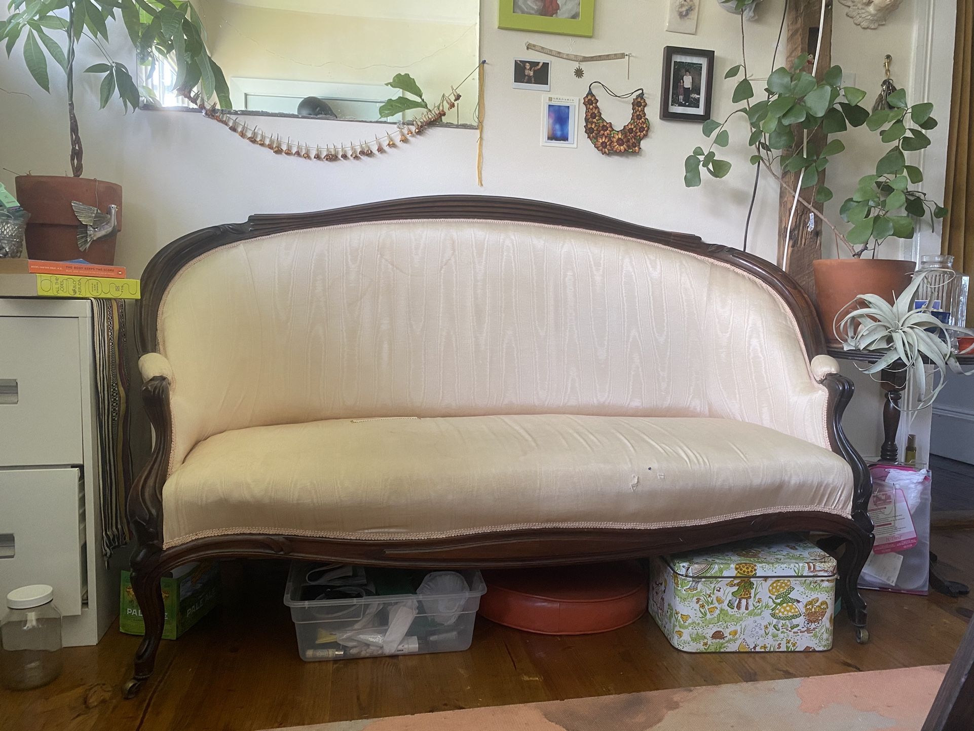 VINTAGE LOVESEAT SOFA $250/OBO