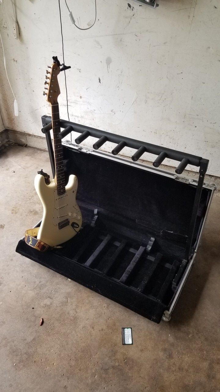 Road Runner RGFC7 7 Guitar stand flightcase