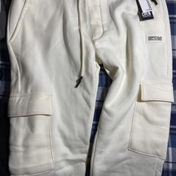 M essential white sweatpants