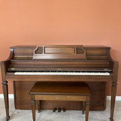 C5 Walnut Piano