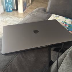 Mac Book 16 Inch 2022