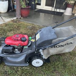 Honda HRX217 Self-Propelled Lawn Mower 💪 Runs Perfect – 21” Versamow