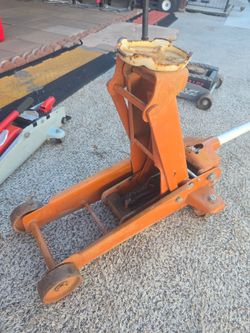 Hydraulic floor Jack