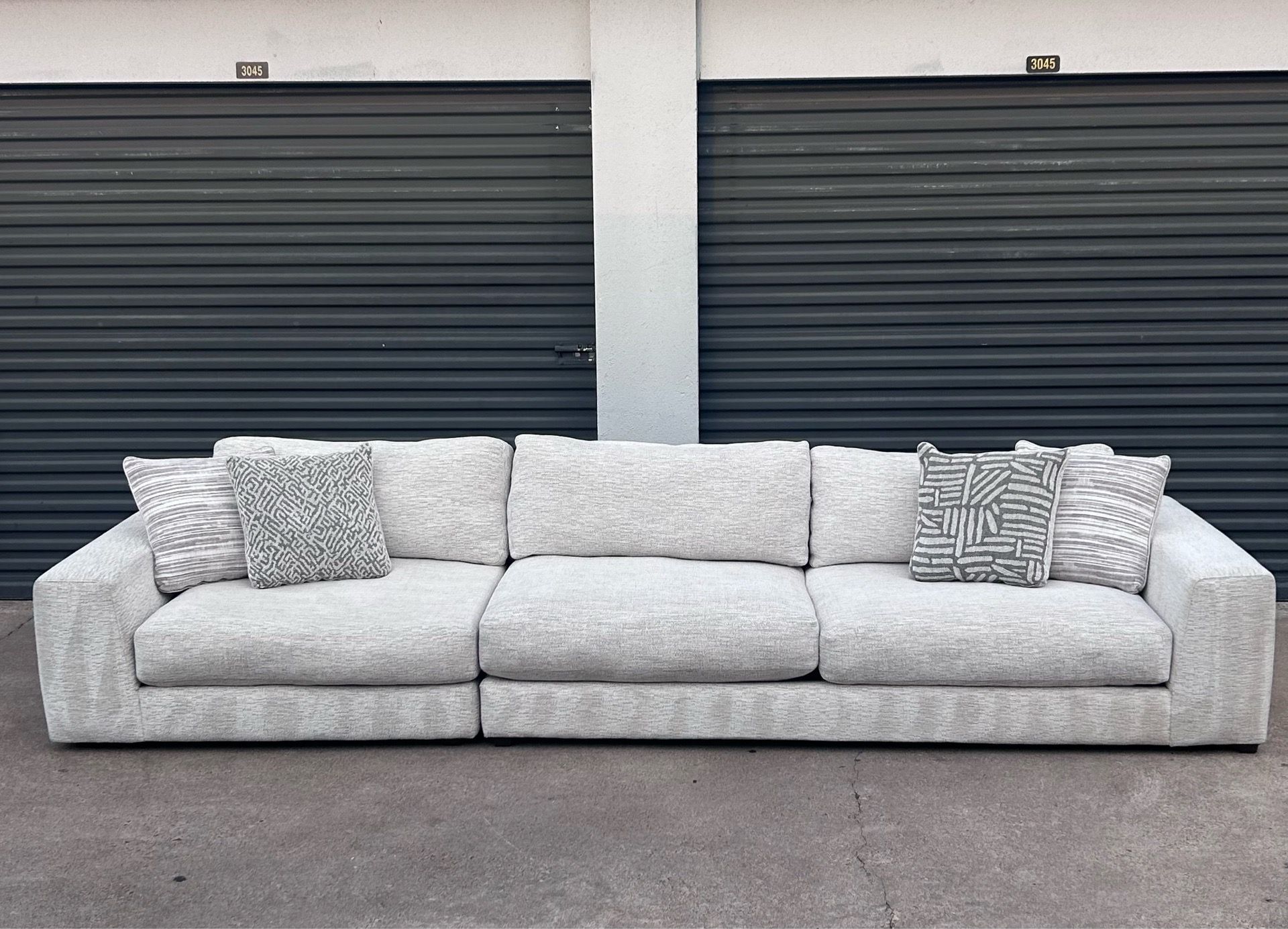 Cindy Crawford Monterey park Sectional couch
