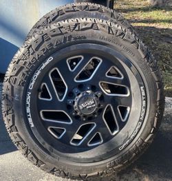 20 Inch Rims Eight Lug Off Of A 2010 Dodge 2500 Lug Pattern Is 8x6.5