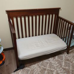 Large Crib Bed Convertible For Toddlers/ Babies