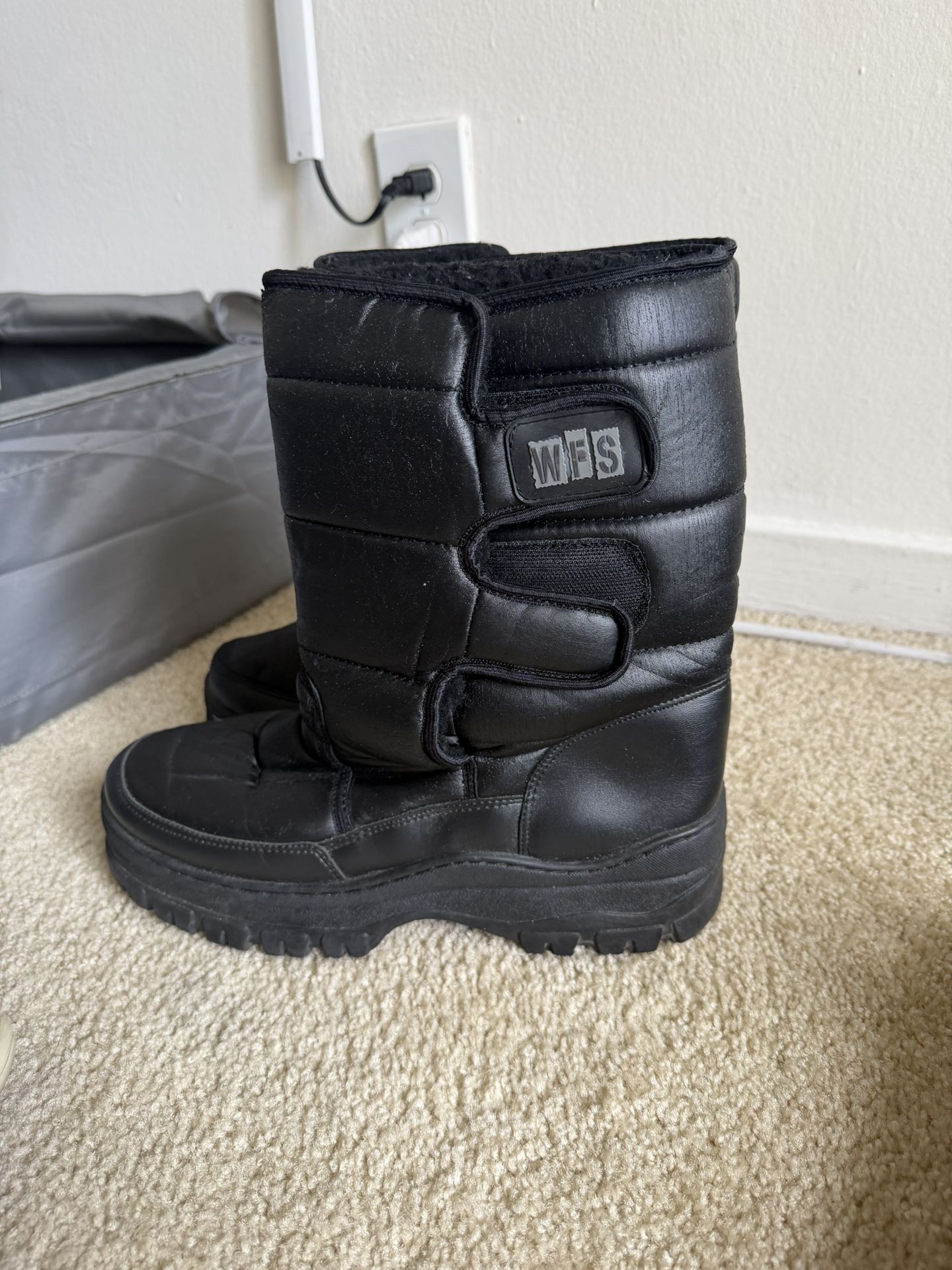 Snow Boots Size 10 Men's