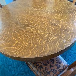 TIGER OAK DINING ROOM TABLE W/ 3 LEAVES