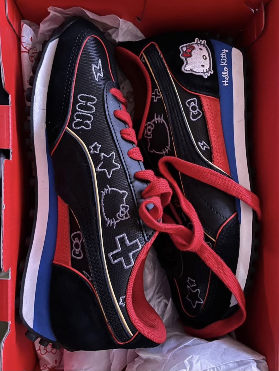 Pumas X Hello Kitty Women’s Sneakers Size 7.5