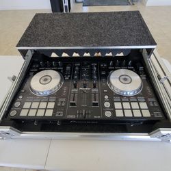 Pioneer DDJ-SR DJ Controller with Flight Case - Excellent Condition