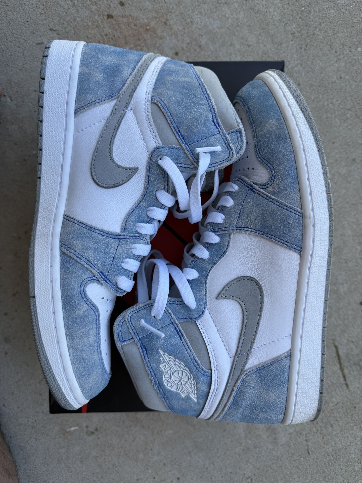 Air Jordan 1 Retro High OG ‘Hyper Royal’