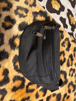 Black fanny pack
