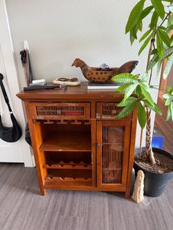Wine glass/liquor cabinet
