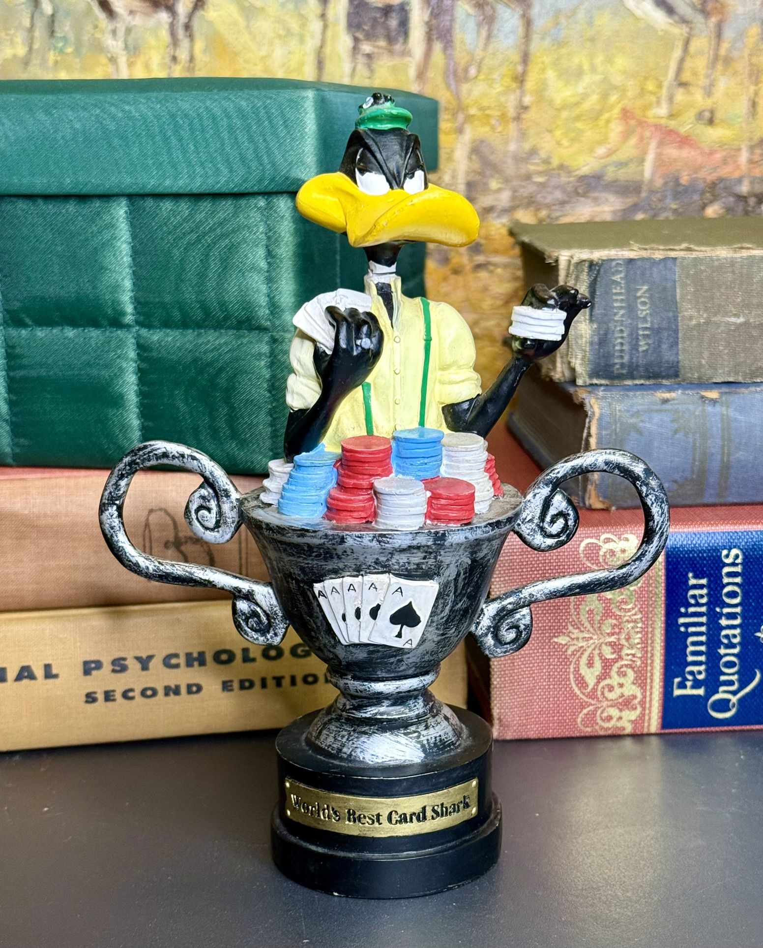 “RARE” WARNER BROS. STUDIOS DAFFY DUCK WORLD’S BEST CARD SHARK FIGURINE STATUE