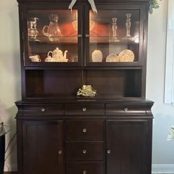 Beautiful China Hutch