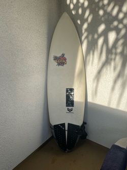 5'10" Surfboard 30.8L w/ Leash - Excellent