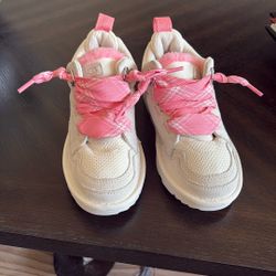 Uggs Kids Lowmel Size 1 (No Box, but Never Used)