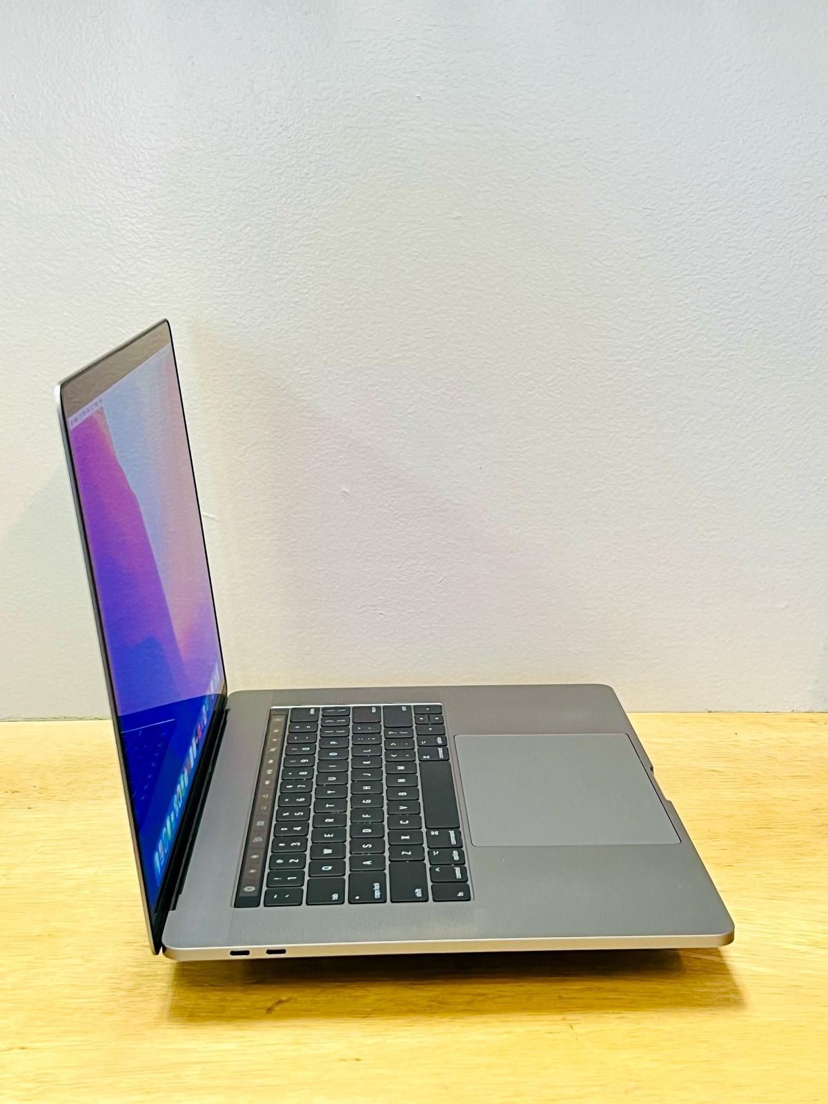 MacBook Pro 15” Laptop Apple Space Grey Intel Core i7/16GB RAM