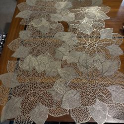 Set Of 6 Gold Floral Lace Placemats