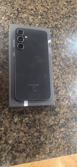 Samsung S23 fe factory unlocked 128 gb like new