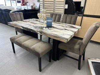 $879 Dining Set