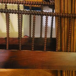 Antique spindle bed