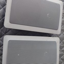 2 wall speakers Definitive 