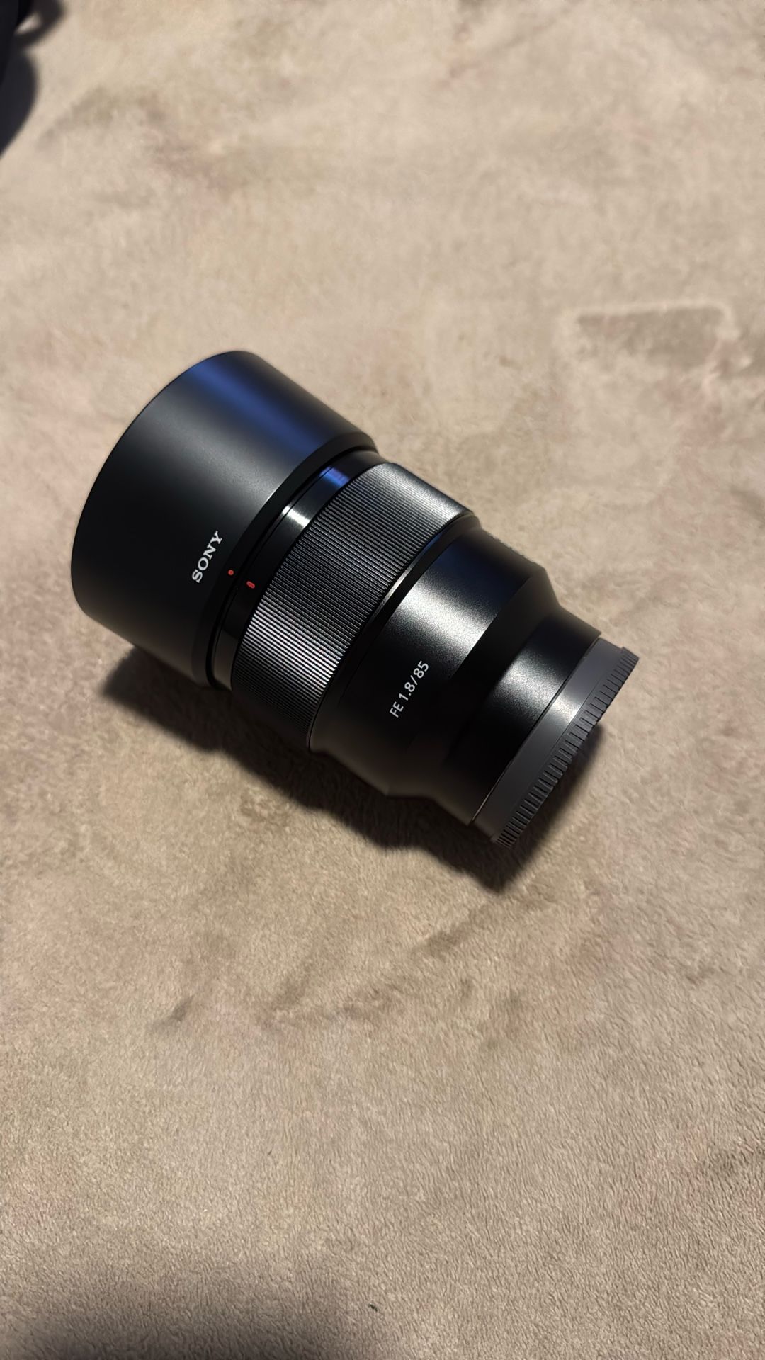 Sony 85 mm f/1.8