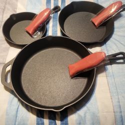 Cast Iron Skillet Set With Glass Lids And Red Silicone Holders