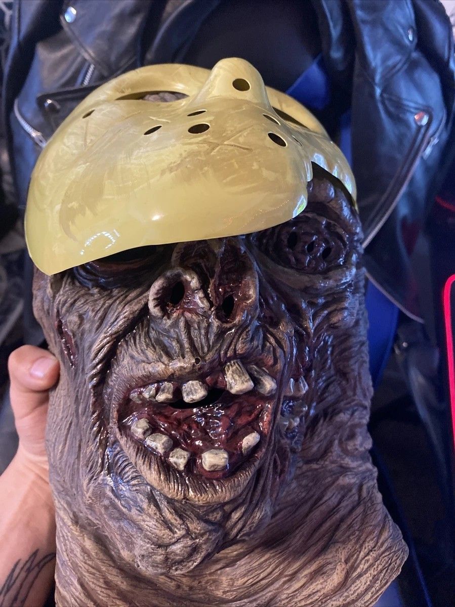 JASON  FRIDAY THE  13TH DELUXE MASK $40.00