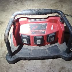 Milwaukee M18 3port Battery Charging Station