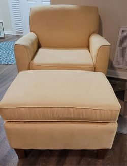Accent Chair w/Ottoman