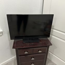 Insignia 32” LED TV 