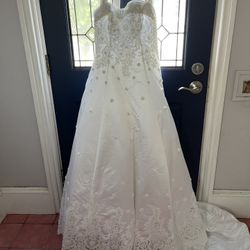 Size 12 New Wedding Gown
